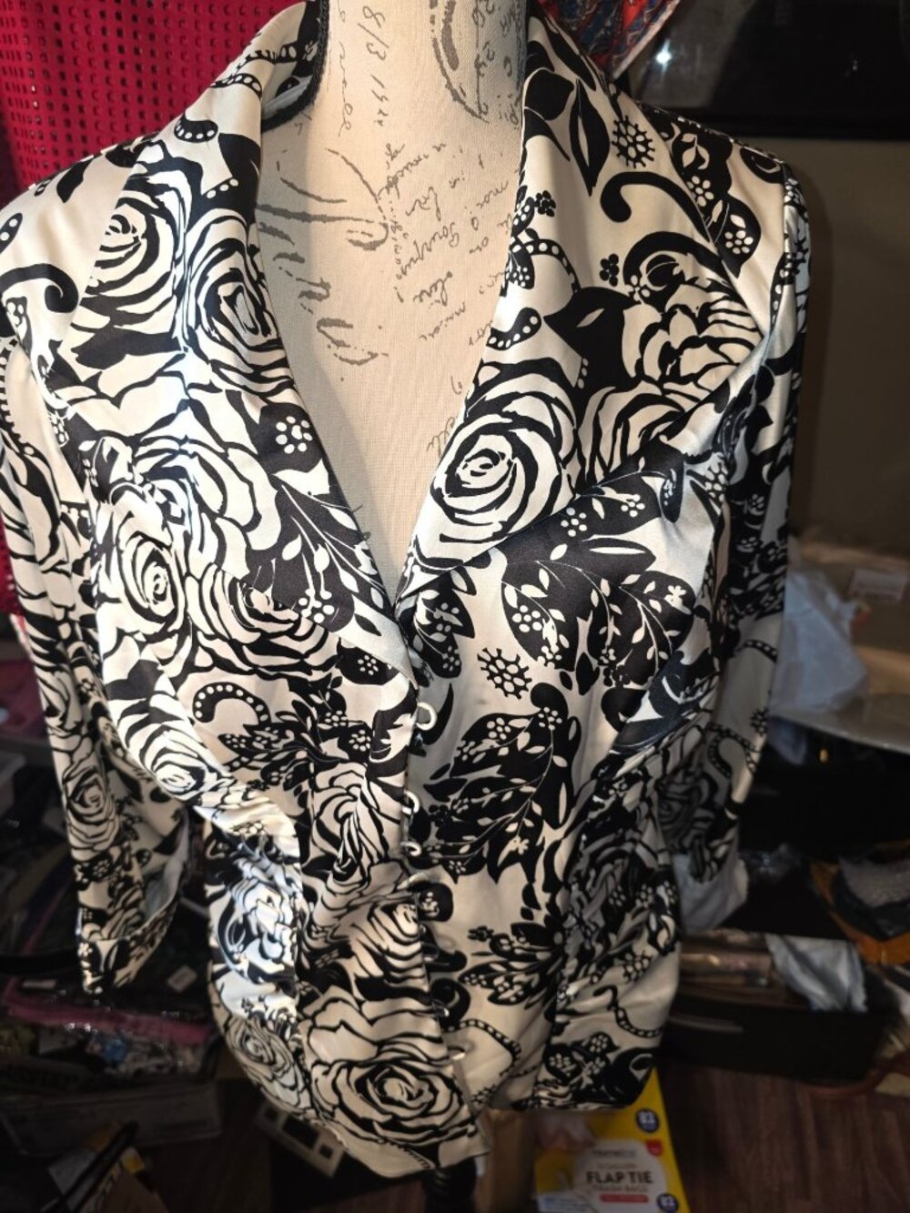 Vintage Xscape Women’s Black & White Floral Satin Blouse Top 14W Long Sleeve But